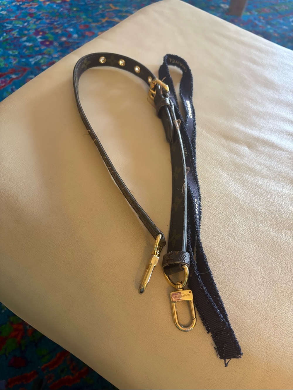 Adjustable bag handbag strap - it is pre-owned
Still in good shape.
